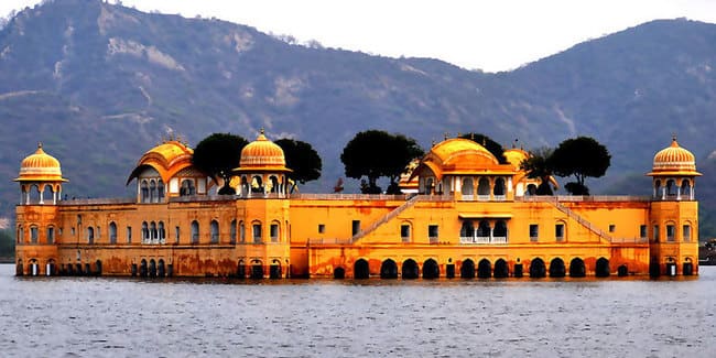 کاخ شناور جال محل در کشور هند
