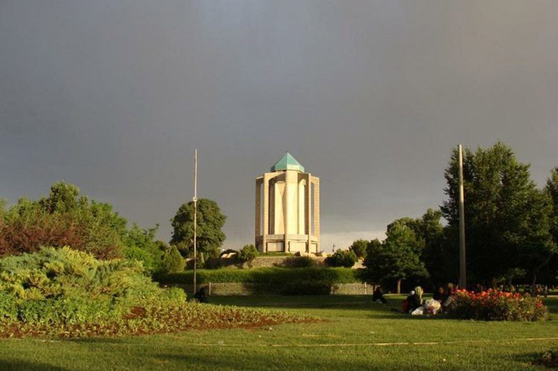 آرامگاه باباطاهر همدان