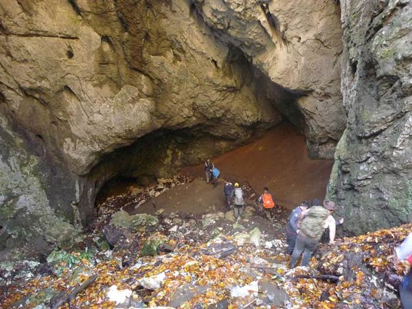 غار آویشو گیلان