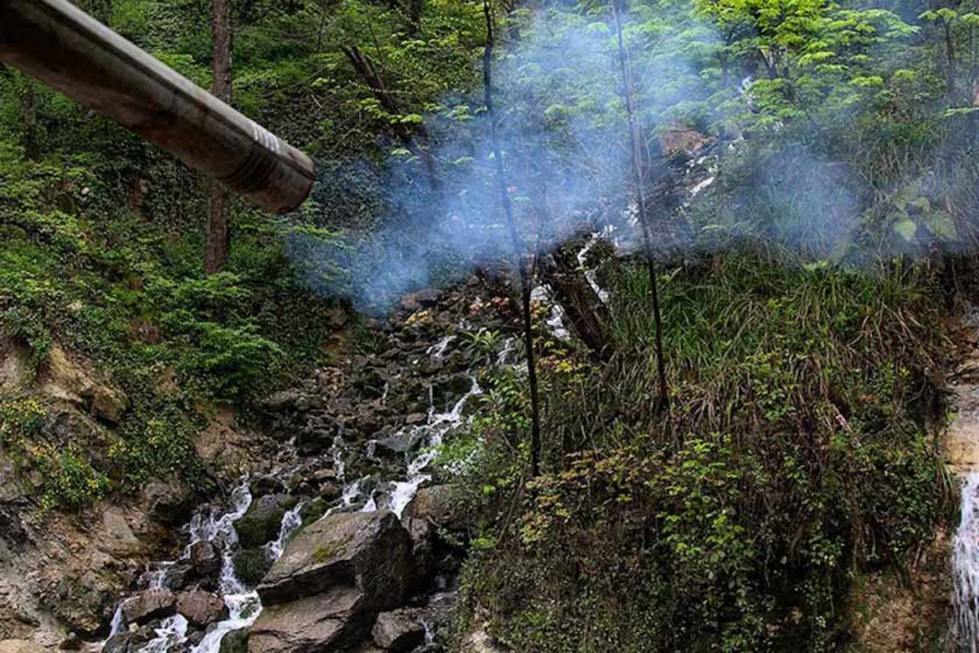 آبشار آب پری نور