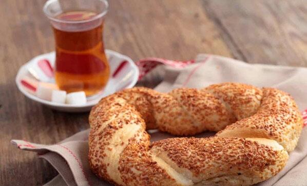 سیمیت یکی از محبوب ترین و خوشمزه ترین نان های اصیل ترکیه