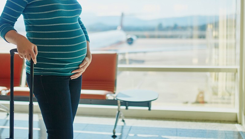 چند توصیه برای مادران بارداری که قصد سفر با هواپیما دارند