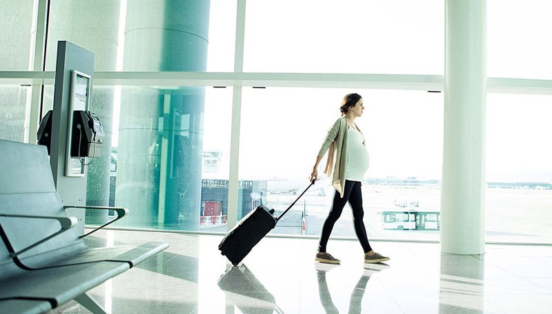چند توصیه برای مادران بارداری که قصد سفر با هواپیما دارند