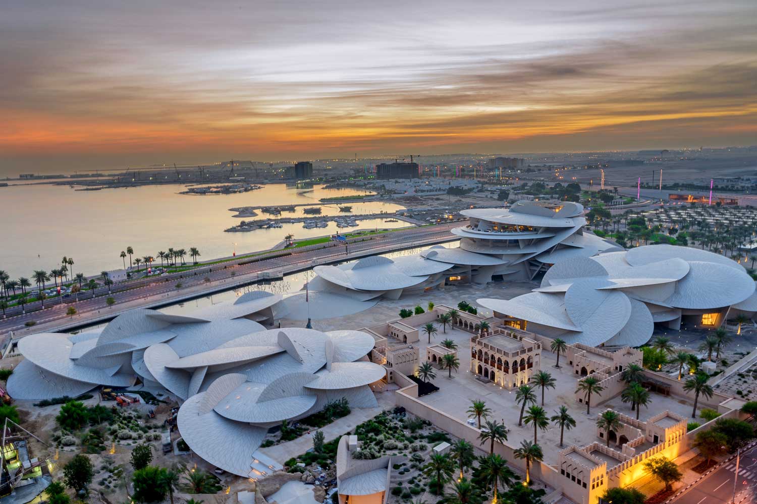 موزه ملی قطر ، موزه الهام‌گرفته از گل رز بیابانی