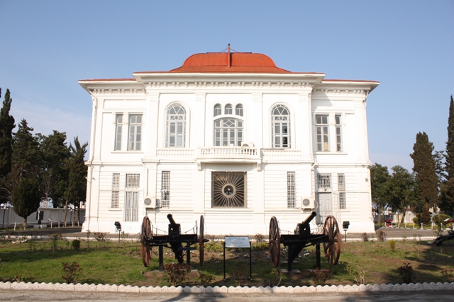 کاخ موزه نظامی انزلی