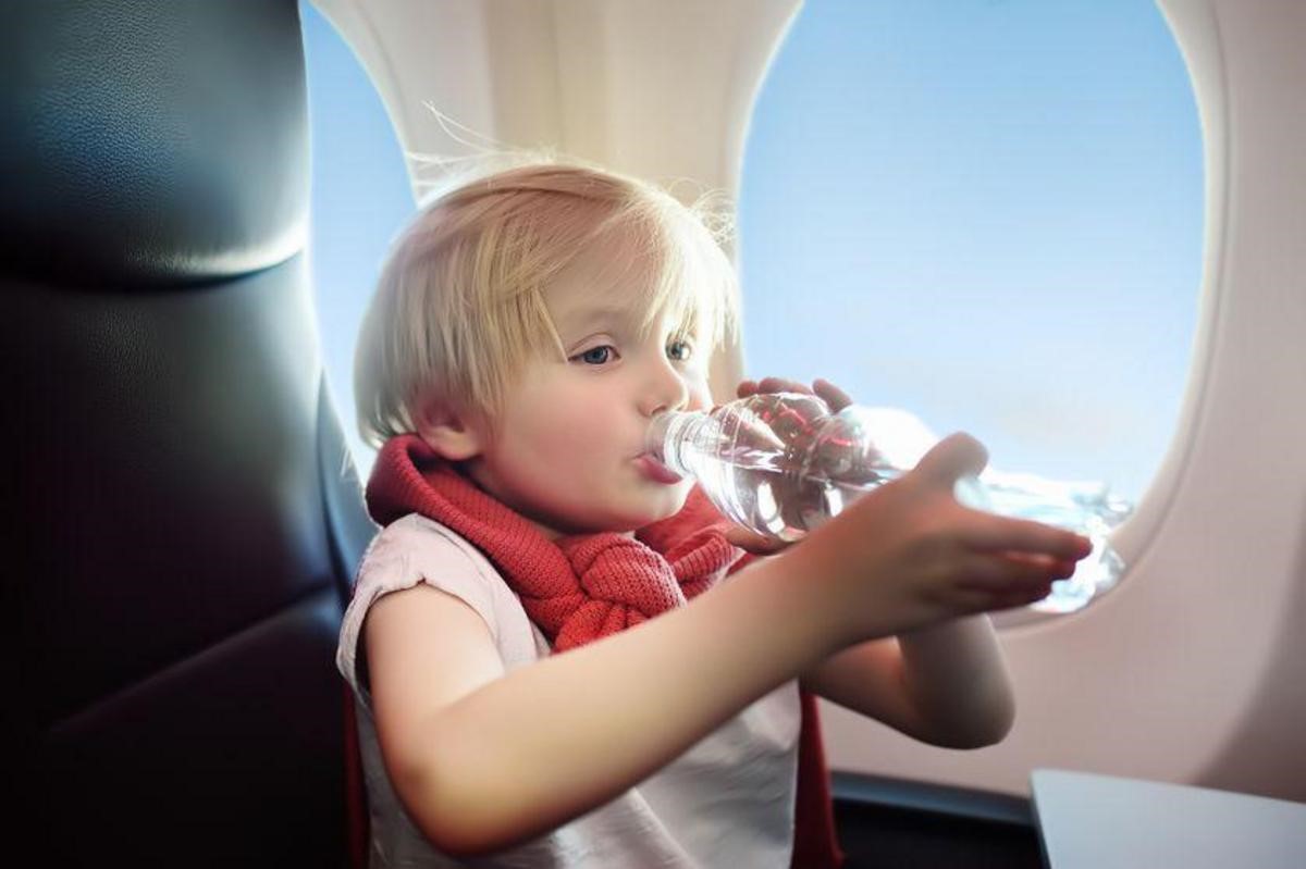 سوارشدن کودکان به هواپیما